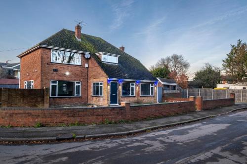 Staines House | Stanwell Moor Haven At Heathrow