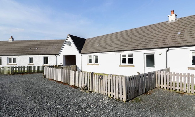 Gruline Cottage | STARFISH COTTAGE, pet friendly in Craignure, Isle Of Mull