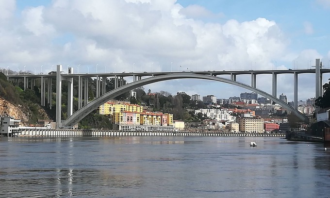 Sao Pedro da Afurada House | Starfish House, House on the bank of the Douro River