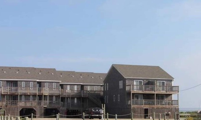 Hatteras Condo | Starfish is an end unit with beautiful views of the Pamlico Sound!