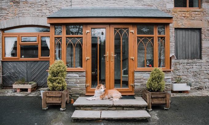 Westbrook Court Apartment | STARGAZER'S LOFT, romantic, character holiday cottage in Hay-On-Wye