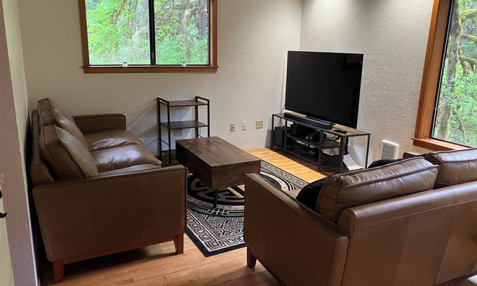 Fall Creek House | Stargazer’s Creekside Retreat on Big Fall Creek