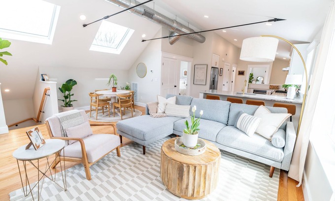 Prospect Hill Apartment | Starlight: Gorgeous 2-bedroom, Skylights, Close to Yale & Downtown New Haven