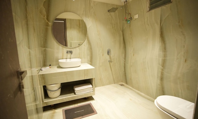 Nashik Resort | Starlight Oasis Resort Spacious 7-bedroom with WiFi, AC in brilliant Nashik