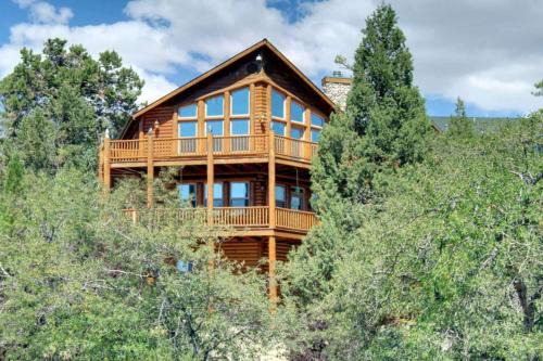 Castle Glen Estates House | Starlight Retreat by AvantStay Gorgeous Log Style Home w Incredible Views