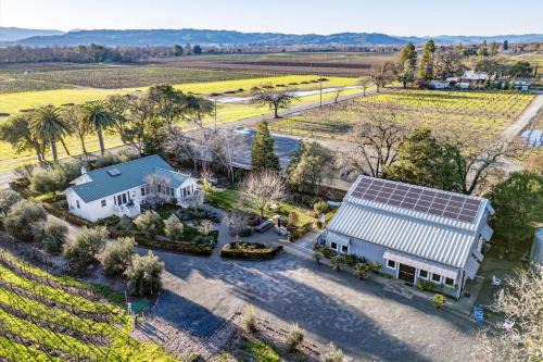 Geyserville House | Starlite Vineyard Escape