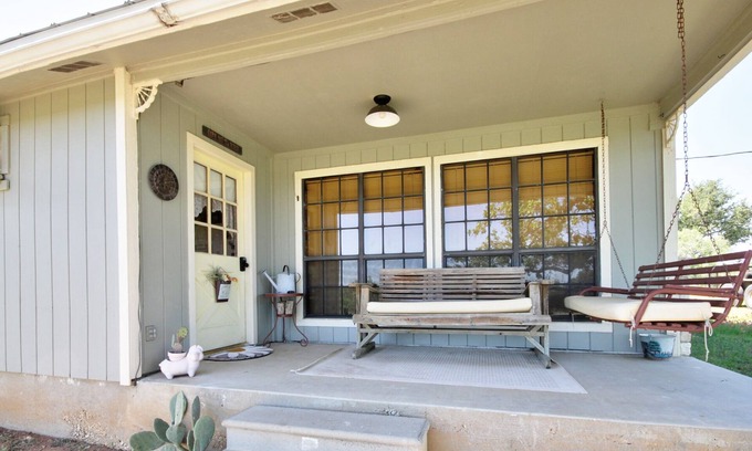 Llano County House | Starry Night Cabin, Starry Night Cabin - Secluded Cabin in Llano