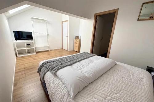 Ransart Apartment | Station 64 A5 Charleroi-Airport