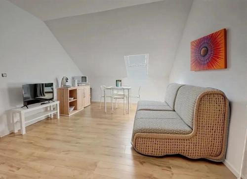 Ransart Apartment | Station 82 C Charleroi-Airport