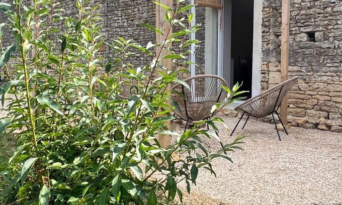 Savigne Cottage | Stay among the vines at Gite Vigne, in an 18th century farmhouse