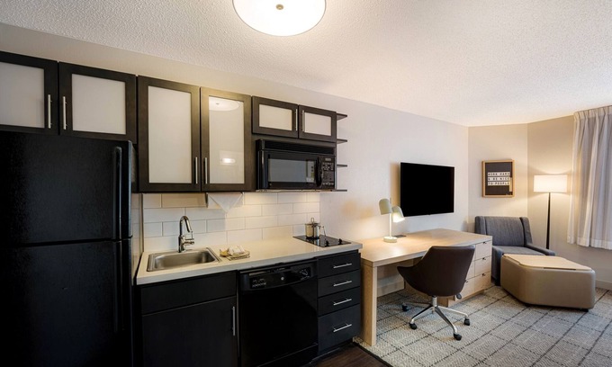 Exchange Place North Hotel | Stay at a Modern Unit with Full Kitchen, Pet-friendly, Self-Parking!