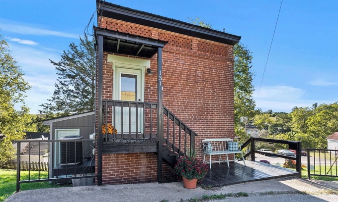 Sadieville House | Stay at the 1902 Jail House Inn