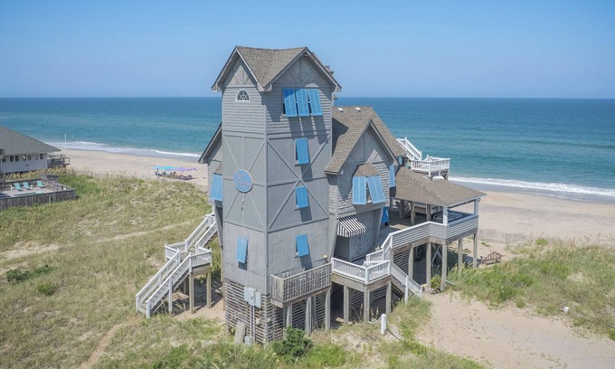 Rodanthe House | Stay at The Inn at Rodanthe—iconic 6BR oceanfront home from Nights in Rodanthe, pure luxury.