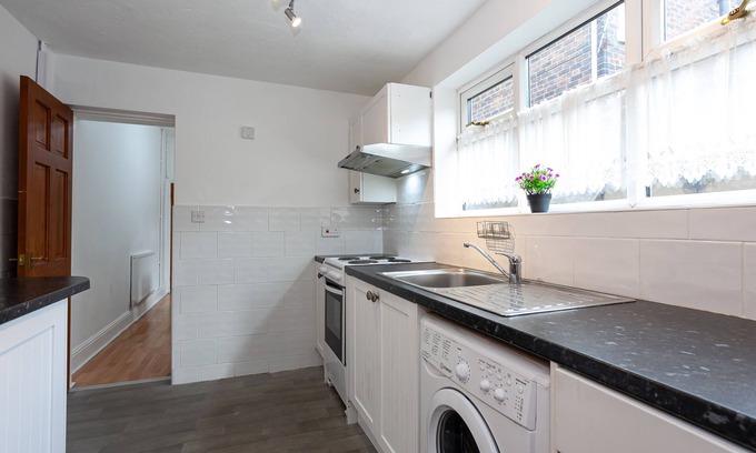 Stoke-on-Trent House | Stay Comfortable *City Centre Location*