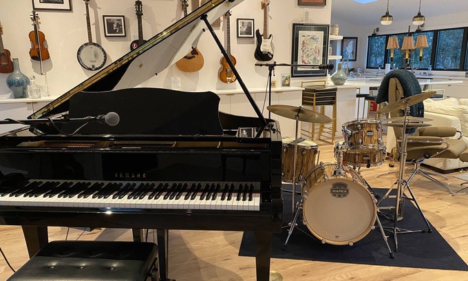 Barton Hills House | Stay in a professional musician’s home in the Live Music Capital of the World!