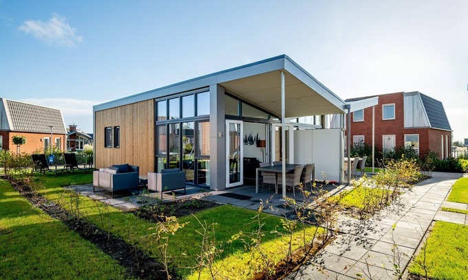 Akkrum House | Stay in our compact Knilles 2 luxury lodge with a sauna.