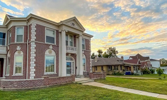 Jefferson City House | Stay In The Center of It All at Parker's Place