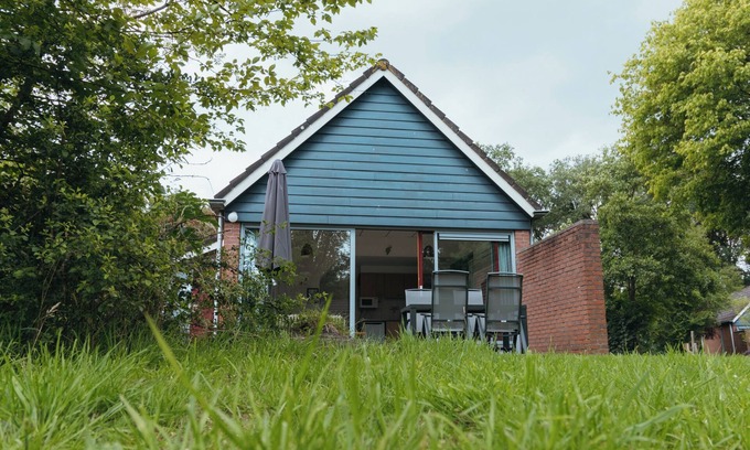 Nieuw Heeten House | Stay in the IJssel Plus bungalow for 4+4 persons at Vakantiepark de Sallandshoeve: the perfect place for a family or friends getaway in Overijssel.