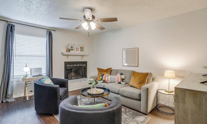Benbrook House | Stay Local in the Fort