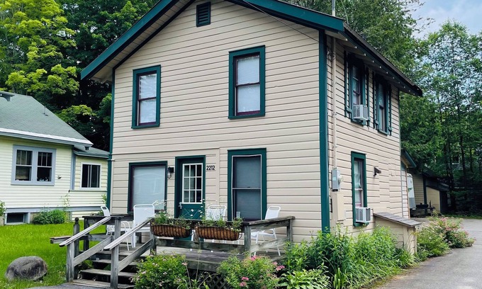 Lake Placid Cottage | Stay near Mirror Lake, enjoy our cozy 2-bedroom cottage