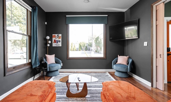 Lockerbie Square House | Stay on Mass Ave | Dine, Shop & More Steps Away