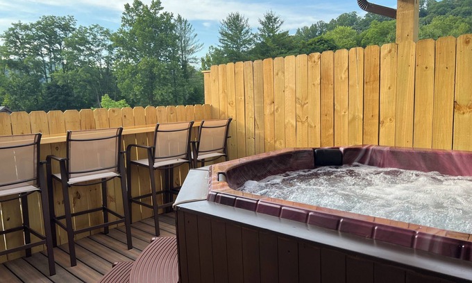 Confluence Apartment | Stay, play and relax in Ohiopyle, PA, Hot tub, Pool table, GAP, Arcade Game