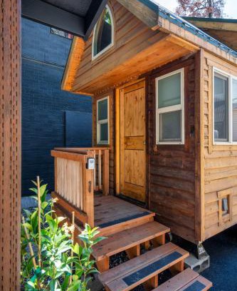 Hosford-Abernethy House | Stay Portland - Tiny Log Cabin - Walk to Local Shops & Eateries