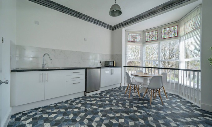 West Derby Apartment | Stay where it all began for The Beatles!