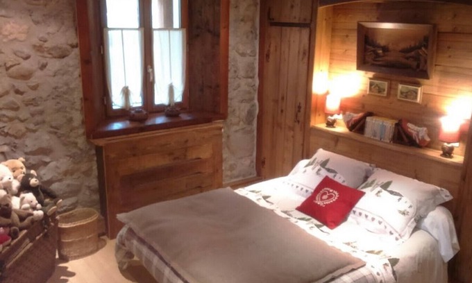 Vacheresse Apartment | Stay with your family on an authentic farm in the Abondance Valley