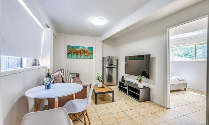 Malvern East Apartment | StayAU Cozy 1BR Living Space Chadstone