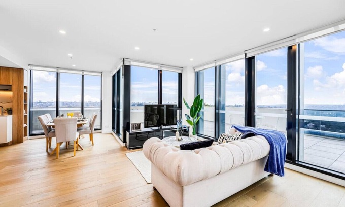 Box Hill Apartment | StayAU Luxurious Penthouse 3BR Panoramic Views