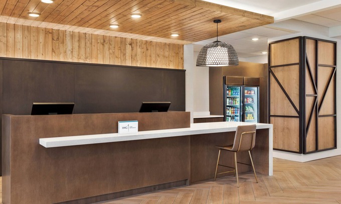 Saint-Laurent Hotel | Staybridge Suites Montréal Airport - St-Laurent by IHG