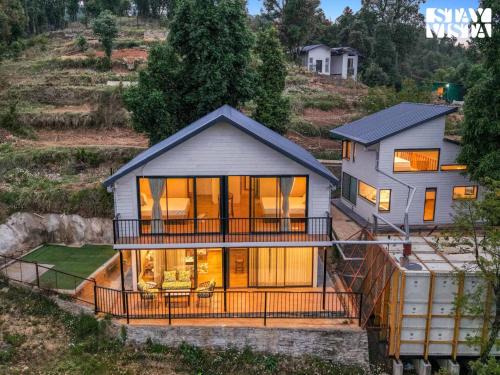 Kaul Villa | StayVista at Cujo's Haus with Bonfire, WiFi, BBQ