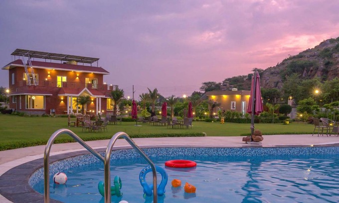 Gurugram Villa | StayVista at Hillside Paradise 4BHK Lavish house in Delhi