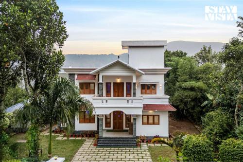 Udumbanchola House | StayVista at Misty Village - BBQ, Bonfire & Meals
