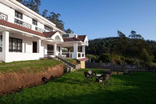 Ooty Villa | StayVista at Peak Point with Breakfast