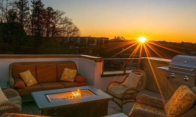East End - Valley Street House | Stealing Home | Downtown Asheville Condo with Private Rooftop