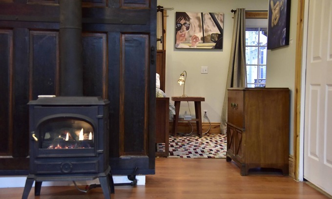 Highland Cottage | Steampunk Art Studio -Carriage House: Firepit, huge yard, walkable, Near LODO