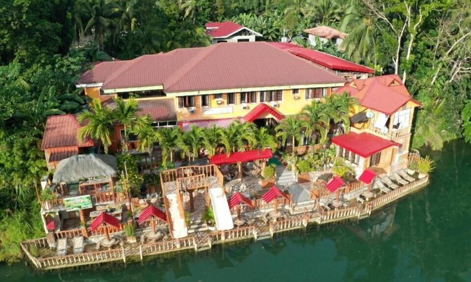 Loboc Bed & Breakfast | Stefanie Grace Paradise Inn & Restobar