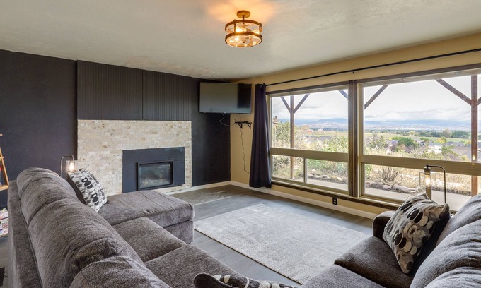 Lapoint House | Steinaker State Park w/Fireplace: Vernal Getaway!