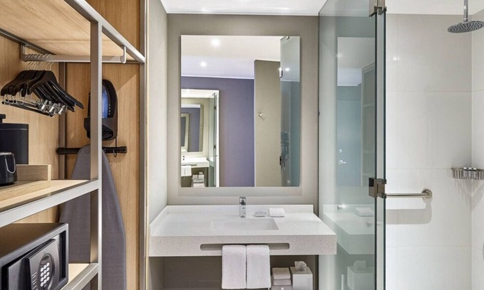 Armendariz House | Step Into a Calm—Contemporary Escape Framed by Sweeping City Skylines