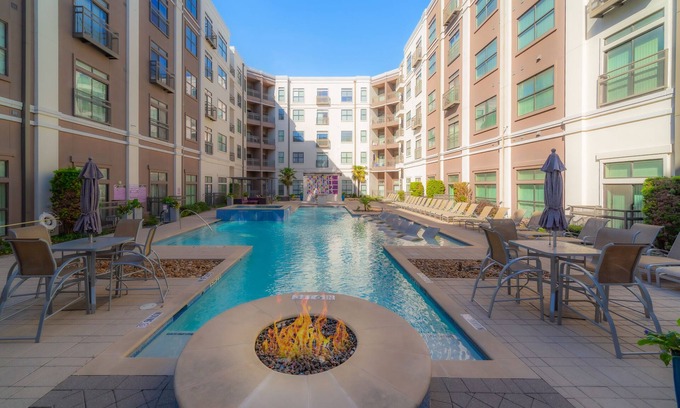 Oak Lawn Apartment | Step into luxury at 4123 Cedar Springs and let your worries slip away
