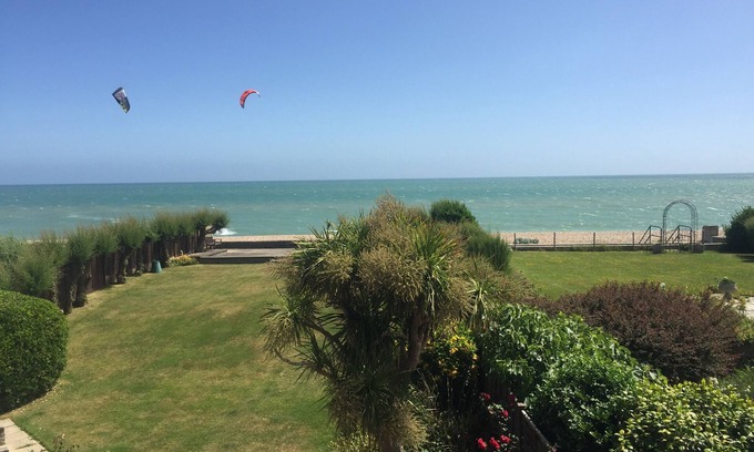 Aldwick House | Step onto the Beach at 7 Aldwick Avenue