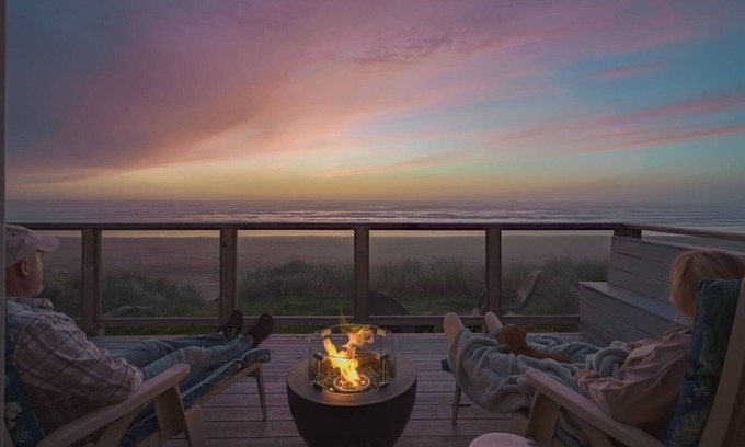 Oregon Coast Cottage | Steps From Beach! BeachView, HotTub @pinpointstays