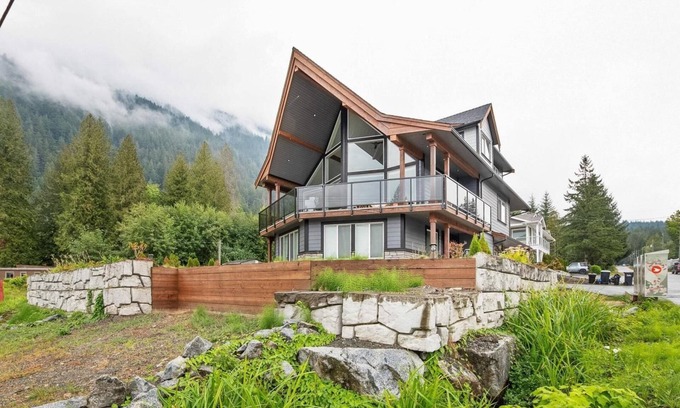 Hope House | Steps From The Lake With Water & Mountain Views