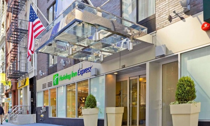 Financial District Hotel | Steps from Wall Street | Free Breakfast. Gym