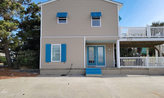 Atlantic Beach Apartment | Steps to Beach! 2BR/2BA duplex