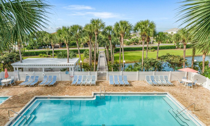 Gulf Place Condo | Steps to deeded beach and pools-shopping/dining just steps from condo-beach gear