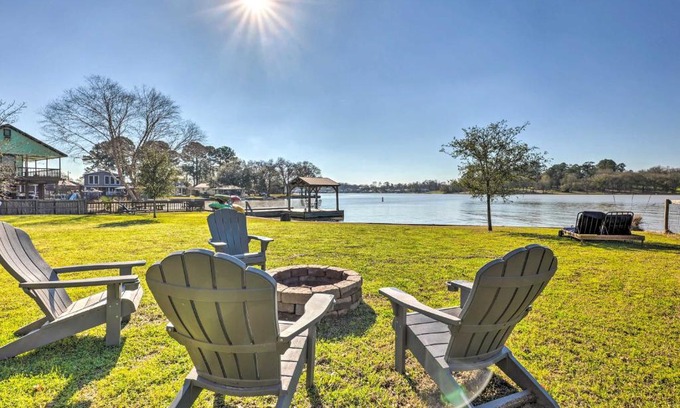Willis House | Steps to Lake Conroe Cozy, New-Build Cabin