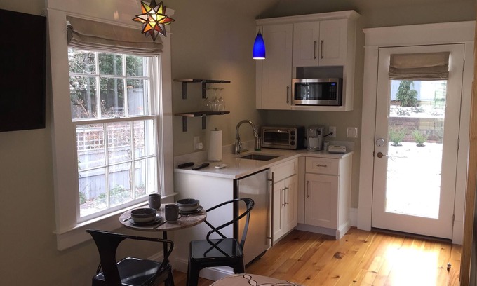 Ansley Park House | Steps to Piedmont Park - Cozy Midtown/Ansley Park Cottage